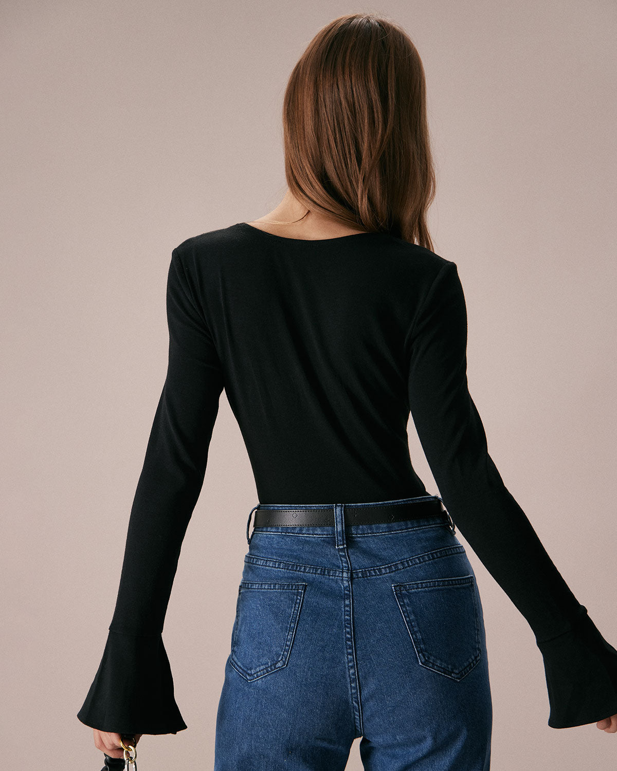 Siyah Kare Yaka Yırtmaçlı Flare Sleeve Tişört