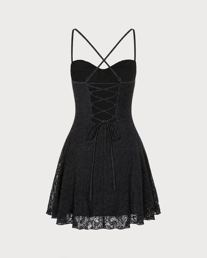 Siyah Kalp Yaka Dantelli Mini Elbise