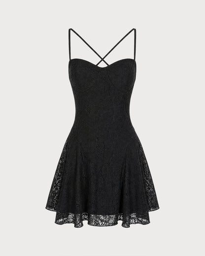 Siyah Kalp Yaka Dantelli Mini Elbise