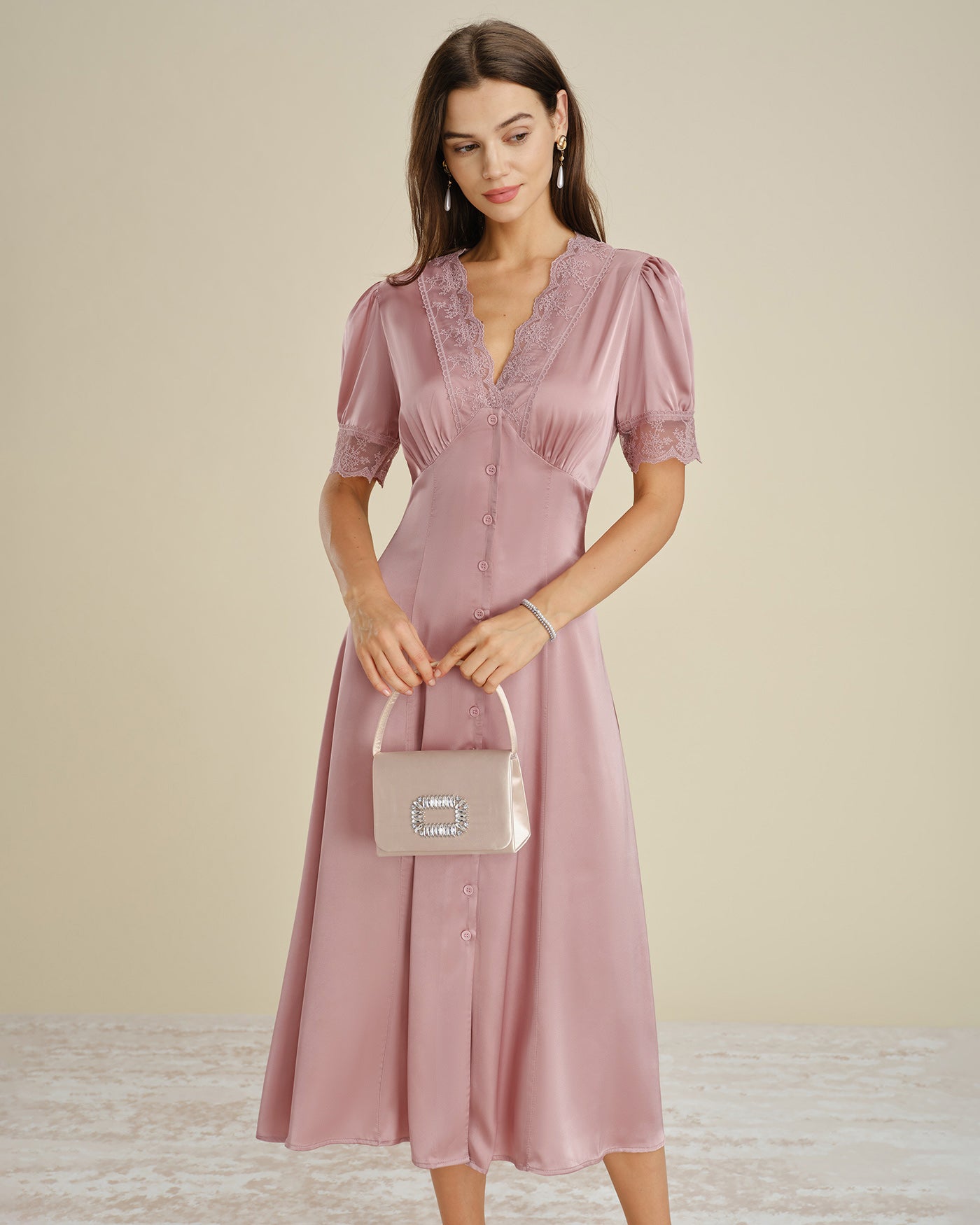 Pembe Dantelli Geçişli Saten Midi Elbise