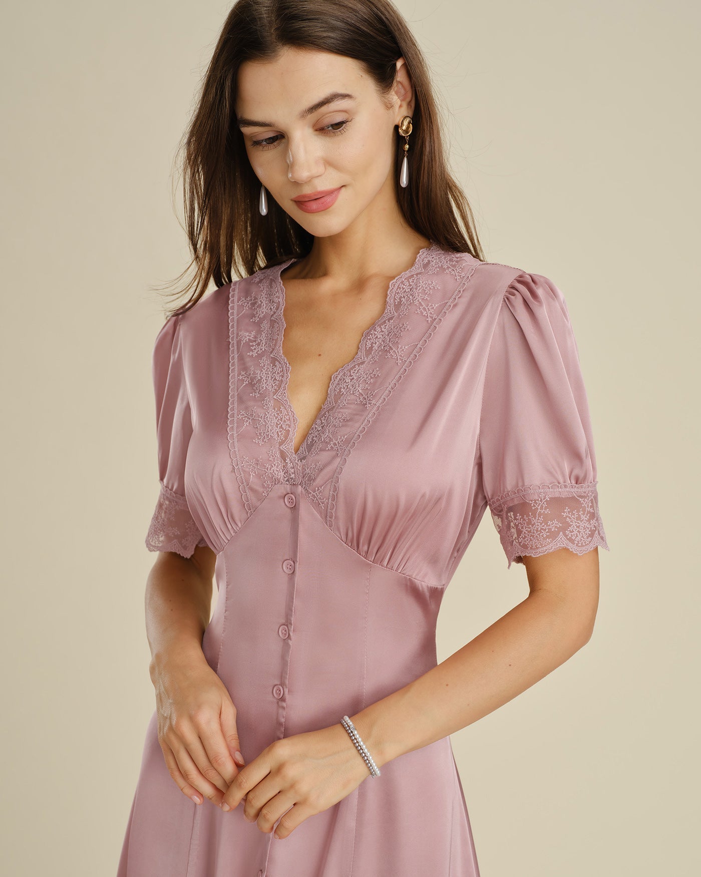 Pembe Dantelli Geçişli Saten Midi Elbise