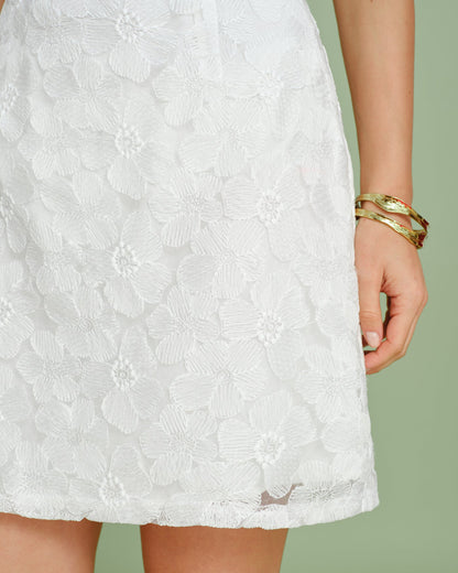 Beyaz Dokulu Askılı Mini Elbise